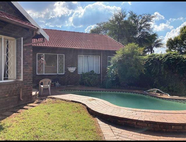 3 BEDROOM TOWNHOUSE FOR SALE IN BIRCHLEIGH